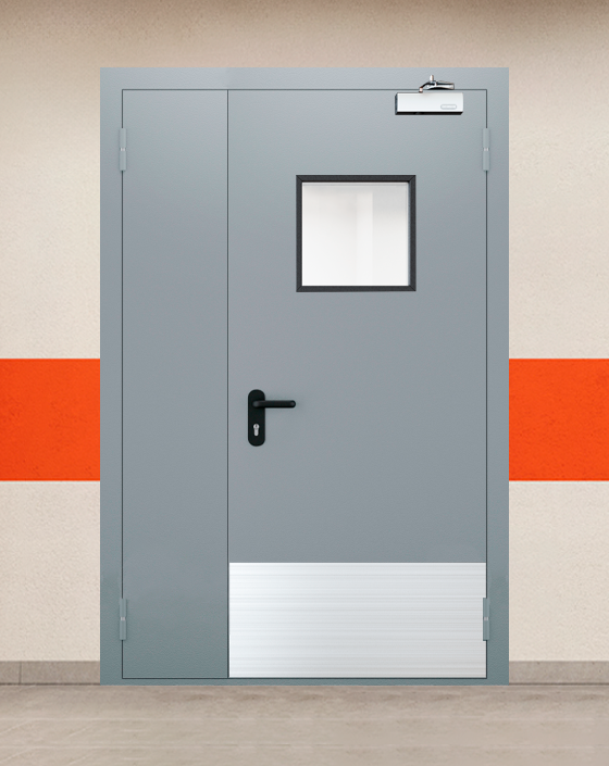 Противопожарная полуторная серая дверь EI 30 (3-го типа) с квадратным окном, широким отбойником