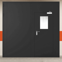 Ворота металлические двустворчатые черные с дверью, окном, доводчиком и блестящей ручкой