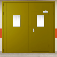 Ворота металлические двустворчатые желтые с дверью, двумя окнами, доводчиком и блестящей ручкой