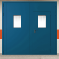 Ворота металлические двустворчатые синие с дверью и двумя окнами